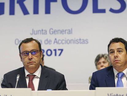 Raimon Grífols y Víctor Grífols Deu, consejeros delegados de Grifols, en la junta de accionistas de 2017.