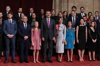 La familia real, con los galardonados.