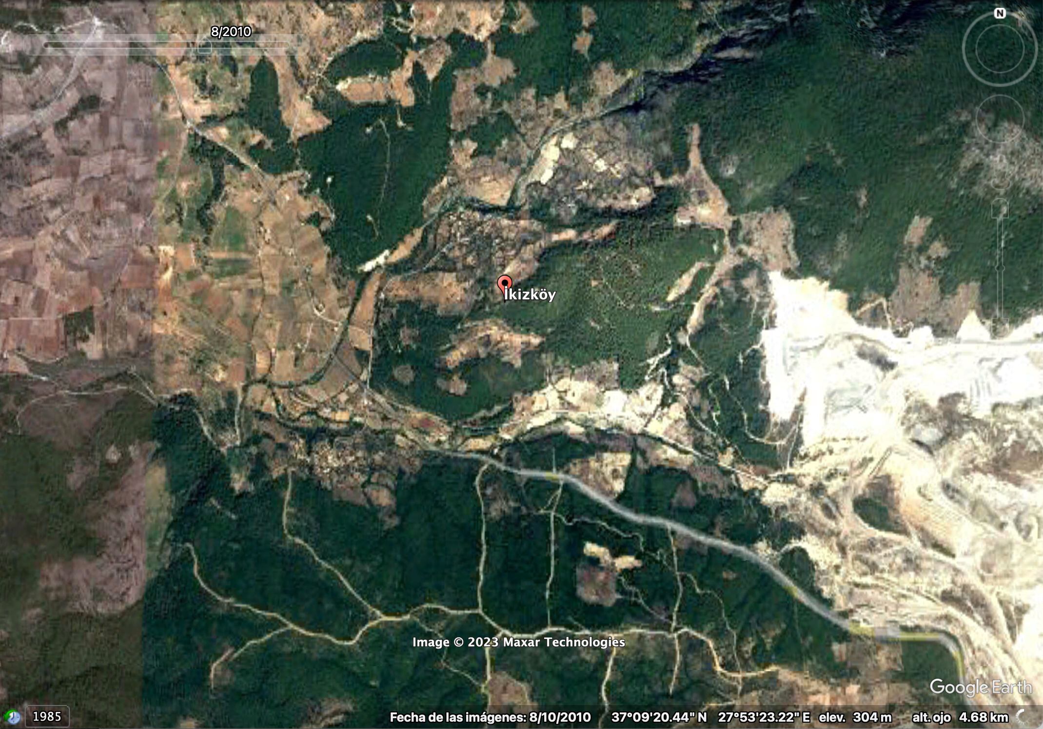 Expansión de una de las minas de lignito que abastecen a las centrales térmicas de la provincia de Mugla (sudoeste de Turquíaa). Estas imágenes de satélite -centradas en torno al pueblo de Ikizköy y entre el periodo 2010-2023- muestran cómo la expansión se ha hecho a expensas de bosques y zonas de cultivo.