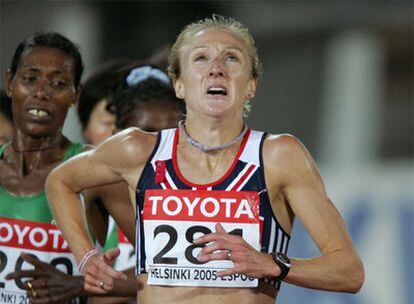 Paula Radcliffe, en el 10.000 de los Mundiales de Helsinki 2005.