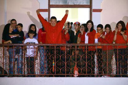Hugo Ch&aacute;vez celebra su reelecci&oacute;n en Caracas. 