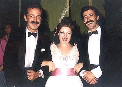 Julio Galán (izquierda), Mariella Devia (soprano) y Emilio Sagi, director de escena de <i>Don Pasquale,</i> en Oviedo.