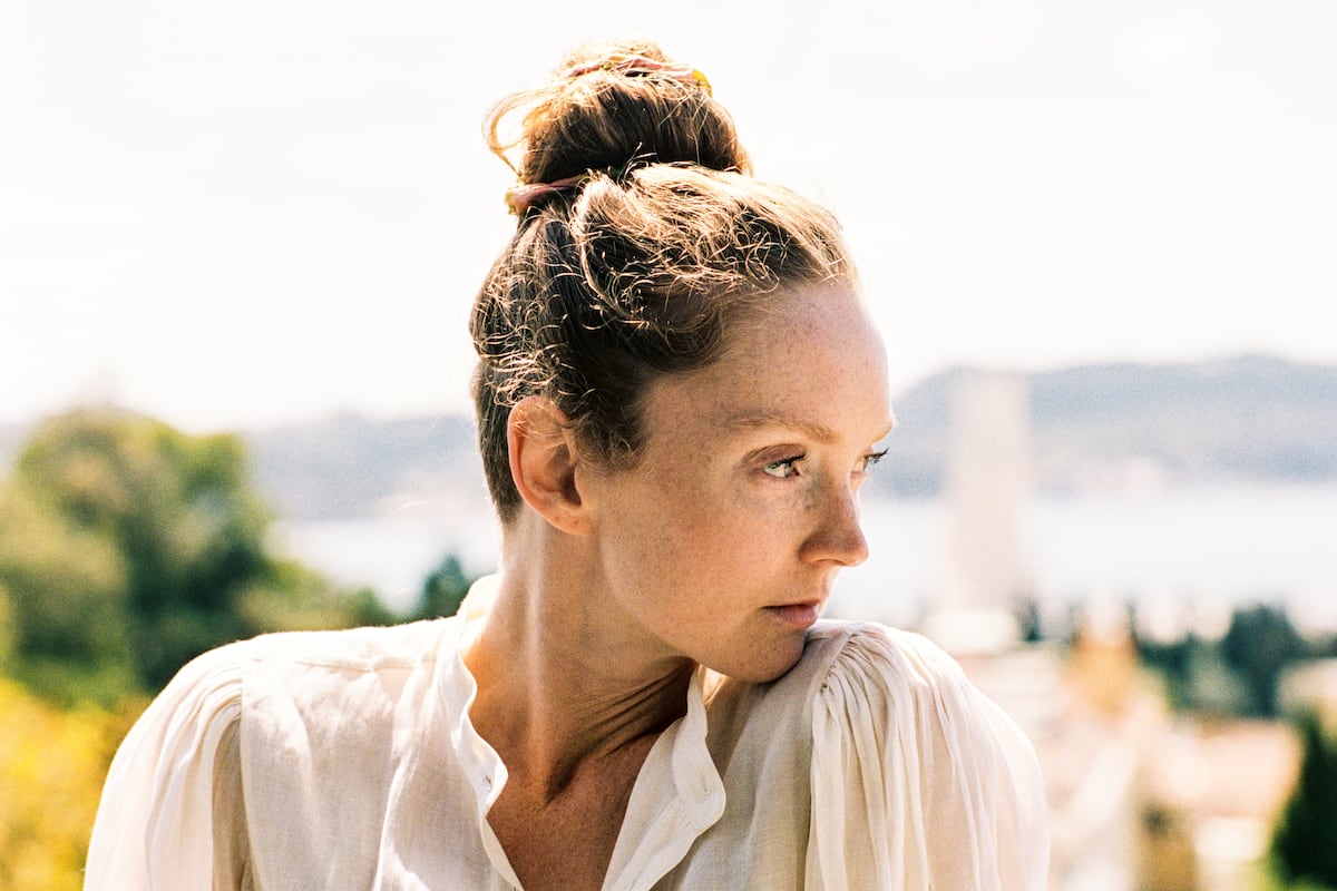 Llily Cole: “Habitualmente es más barato comprar algo nuevo que repararlo y eso es un problema” | S Moda: Revista de moda, belleza, tendencias y famosos