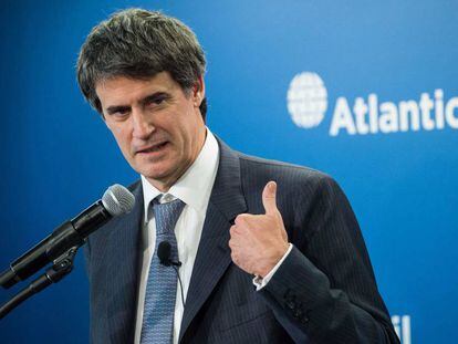El ministro argentino Alfonso Prat-Gay da una conferencia en Washington en abril.