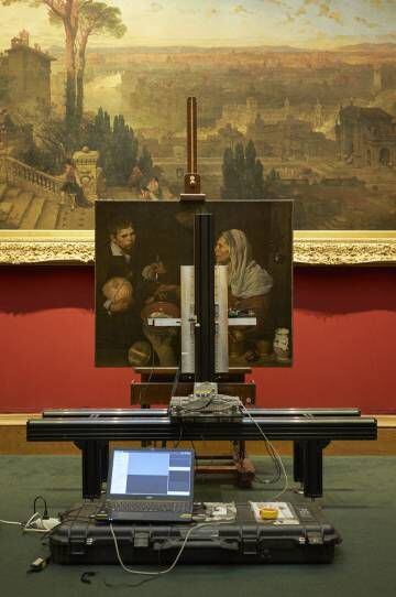 Equipo de la Fundación Factum Arte, este miércoles listo para el escaneado de la obra de Velázquez en la National Gallery de Edimburgo.