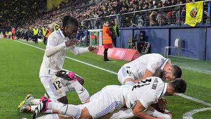 Los jugadores del Real Madrid celebran el gol de Ceballos este jueves en Villarreal.