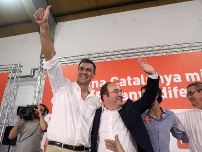 Pedro Sánchez, con Iceta, en el acto el domingo en Tarragona.