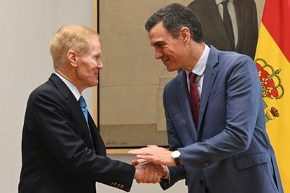 El presidente del Gobierno, Pedro Sánchez y el administrador de la Administración Nacional de Aeronáutica y el Espacio (NASA).