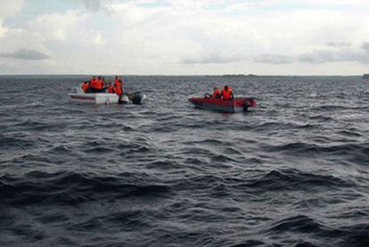 Equipos de rescate rusos buscan a los desaparecidos del crucero naufragado en el río Volga.