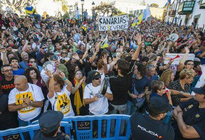 Imagen de una de las manifestaciones del pasado verano en Gran Canaria, en contra de las prospecciones petrol&iacute;feras.