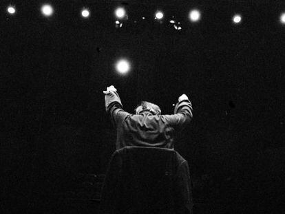 El compositor y director franc&eacute;s Pierre Boulez, durante un ensayo en la Ciudad de la M&uacute;sica de Par&iacute;s en 2000. 