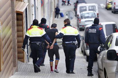 Los Mossos han realizado varias detenciones en Ca n&#039;Anglada