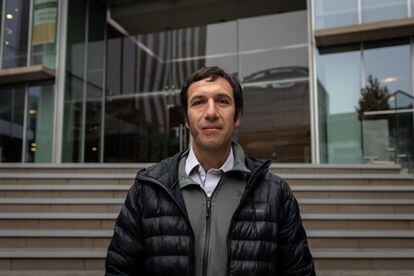 Alejandro Boetsch, 44 años, en su oficina en El Barrio alto de Santiago, Chile. Va por la opción Rechazo en el plebiscito por la nueva Constitución chilena.