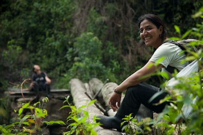 La bióloga Leyda Rimarachín posa en el bosque Bagua Grande, en el Amazonas peruano.