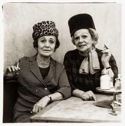 'Dos señoras en el restaurante, Nueva York, 1966'.