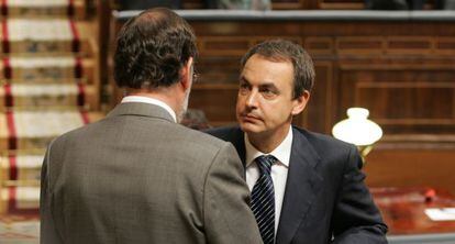 Zapatero y Rajoy durante el pleno del Congreso que rechazó las dos enmiendas a la totalidad con texto alternativo presentadas por IU-ICV y ERC.