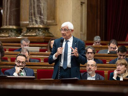 El consejero de Salud de la Generalitat, Manel Balcells, en una sesión de control al Govern en el pleno del Parlament.