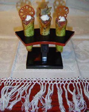 Cornetes de tartar de atún y mousse de aguacate, una de las especialidades de Cuchi Cuchi