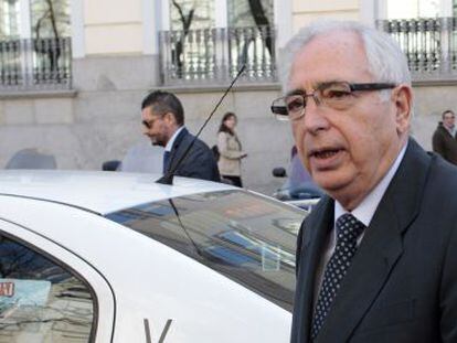 Juan Jos&eacute; Imbroda, ayer, a su llegada al Tribunal Supremo. 