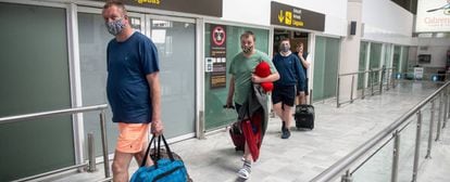 Llega de turistas al aeropuerto de Lanzarote