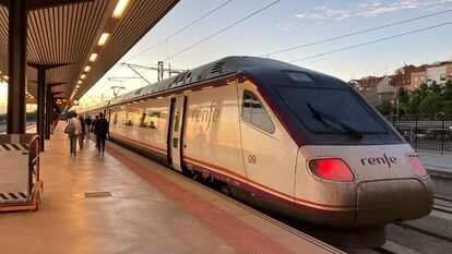 Tren Avant desde Madrid dirección a Toledo, en la Estación de Toledo.