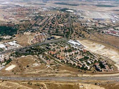 Vista aérea de la zona del nudo de Eisenhower delimitado en parte por la M-40 y la N-II, en Madrid.  