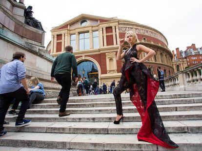 Asistentes a los Proms, en los alredededores del Royal Albert Hall, en Londres.