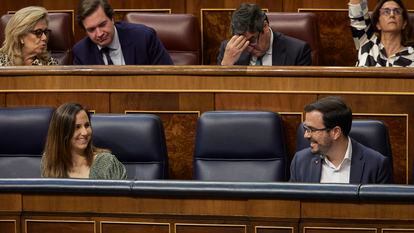 La secretaria general de Podemos, Ione Belarra, y el coordinador federal de IU, Alberto Garzón, en el Congreso de los Diputados, el pasado junio.