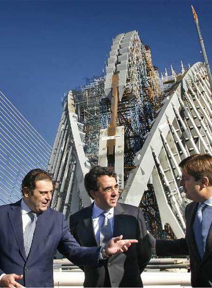Gerardo Camps, Santiago Calatrava y José Luis Villanueva, ayer en Valencia.