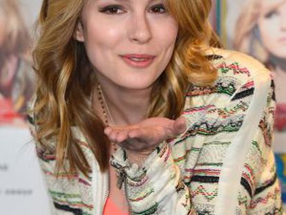 La actriz y cantante Bridgit Mendler presenta su nuevo álbum "Hola, mi nombre es..."