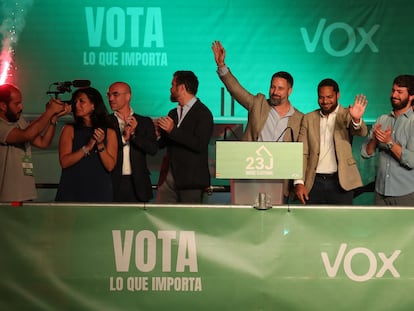 Los miembros de la directiva de Vox comparecen tras conocerse los resultados electorales, el domingo en Madrid.