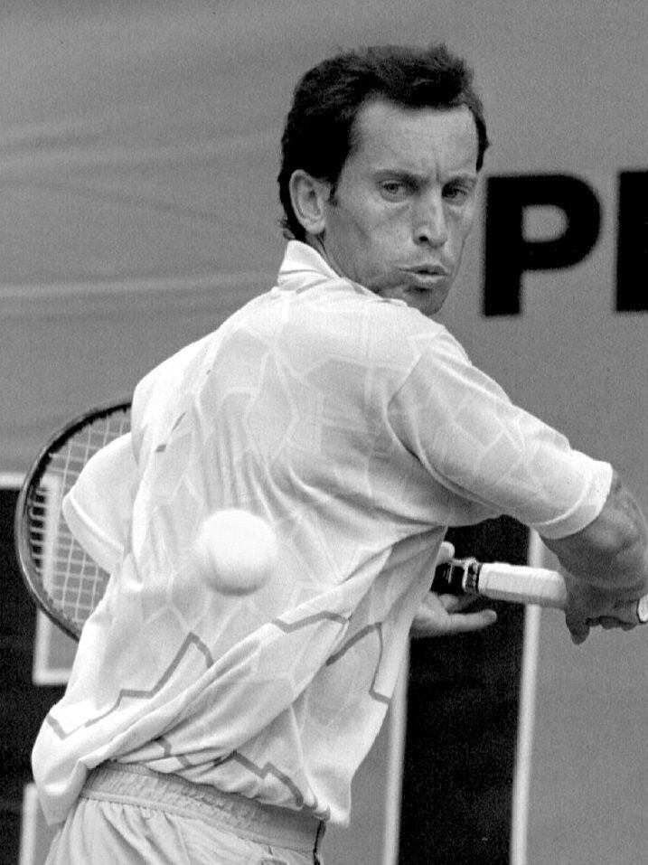 Jordi Arrese, en 1994 durante un partido contra Cédric Pioline en Niza. / EFE