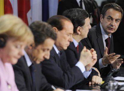 De izquierda a derecha, Merkel, Sarkozy, Berlusconi, Barroso y Zapatero en febrero pasado en Berlín.