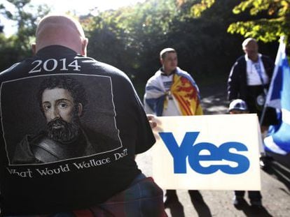 Partidarios de la independencia de Escocia participan en una marcha, el pasado 22 de septiembre en Edimburgo.