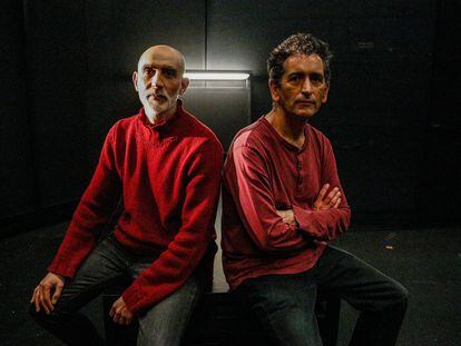 Juan Mayorga (a la derecha) y Alfredo Sanzol, en el teatro María Guerrero de Madrid.