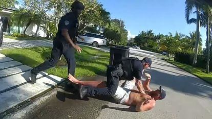 Un fotograma del vídeo donde se muestra la detención de Brad Parscale, en Fort Lauderdale, Florida.