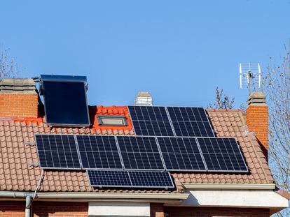 Según un estudio, el 85,3% de los españoles se muestra a favor de utilizar energía verde en su vivienda, pero los costes les impiden hacerlo. SotySolar busca simplificar el acceso al autoconsumo.