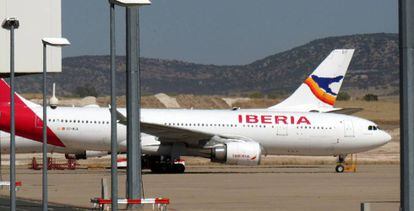  Vista de un avión de Iberia. 