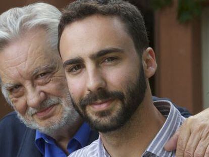 Eduardo y Alberto Sotillos, padre e hijo en su casa de Pozuelo.