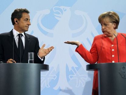 Nicolas Sarkozy y Angela Merkel, en Berlín.