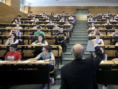 Examen de selectividad Madrid 2016 en la Facultad de Odontología de la Universidad Complutense de Madrid