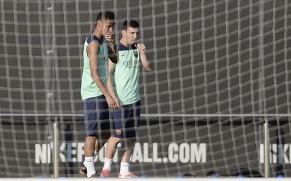 Neymar y Messi durante un entrenamiento del Barcelona esta semana.