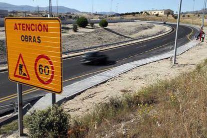 Tramo en curva a la altura del kilómetro 28,800 de la carretera de Colmenar Viejo después de la remodelación.