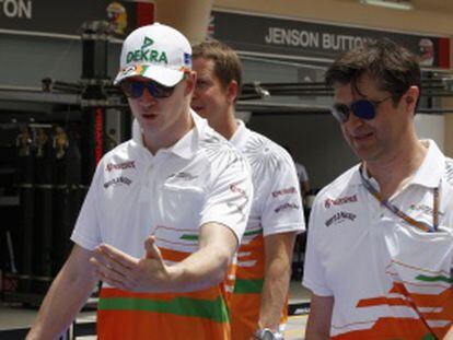 Nico Hulkenberg, a la izquierda, en el circuito de Bahréin.