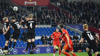 Gareth Bale marca el primer gol contra Austria.
