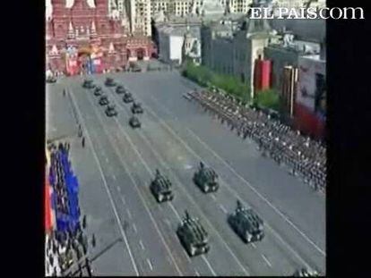 La más solemne de las celebraciones nacionales ha contado con un impresionante desfile militar en la Plaza Roja de Moscú. En un gesto simbólico sin precedentes, soldados de infantería de Inglaterra, Estados Unidos y Francia han participado en el acto.