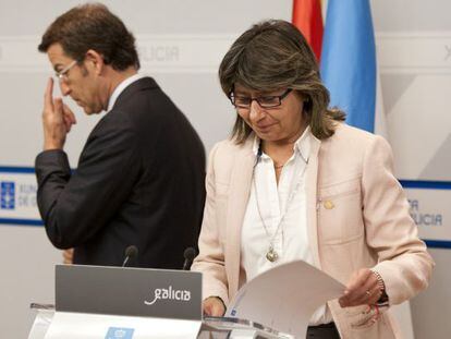 Feijóo y la conselleira do Mar, Rosa Quintana, tras el Consello de la Xunta de ayer.  