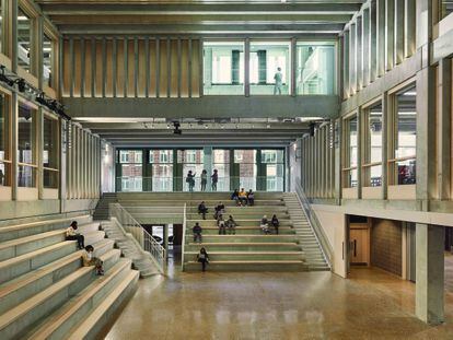 Centro universitario Town House, en la Kingston University de Londres, obra de Grafton Architecs.