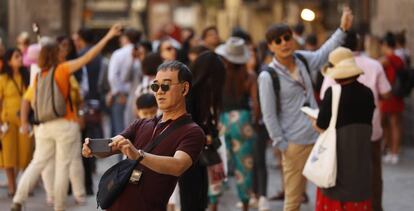 Turistas en el Barrio Gótico de Barcelona