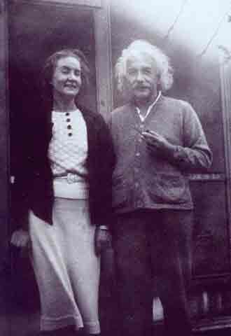 Einstein, junto a su amante Margarita Konenkova, quien era espía soviética.